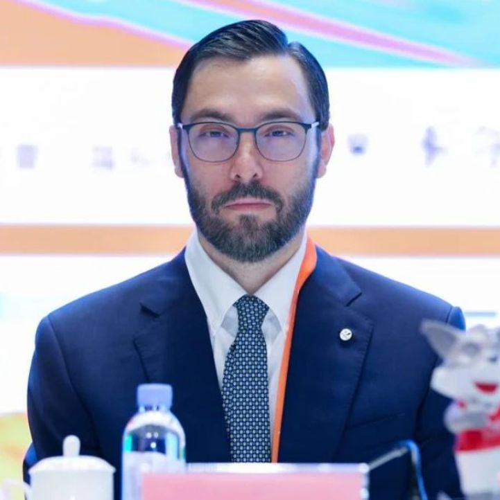 From Mr. Paulo Ferreira of MEMOS in English XIII: “I am deeply honored to step into the role of Deputy Secretary General and COO of FISU.